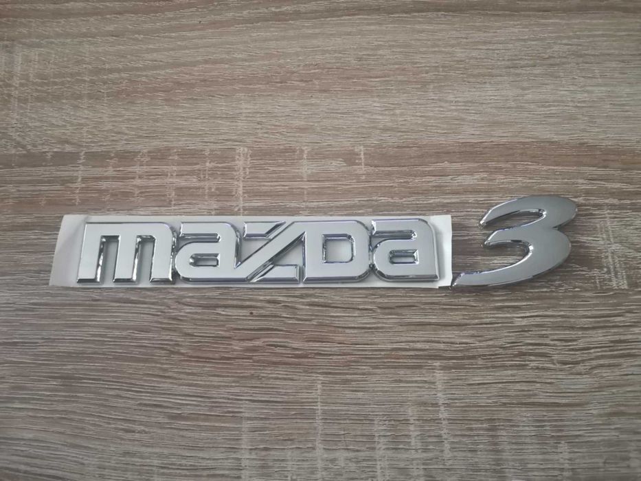 Сребрист надпис Mazda 3