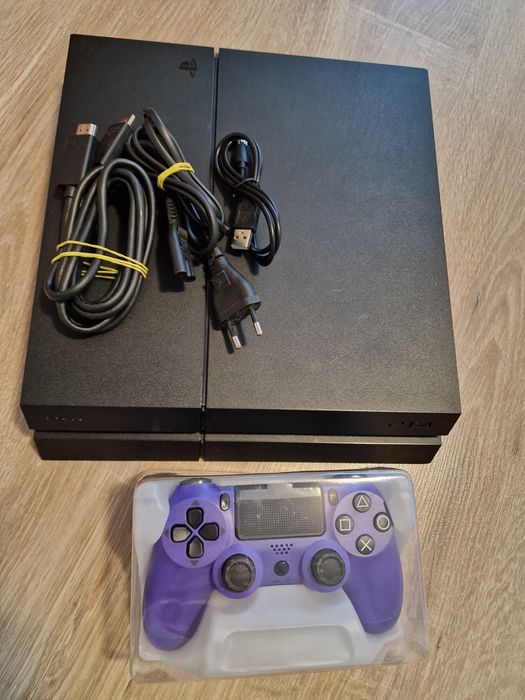 PlayStation 4 black