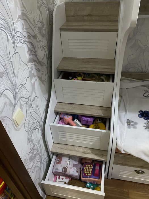 Двухярустная кровать