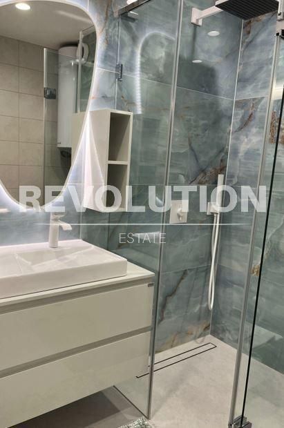 Двустаен апартамент в района на Св.Св. Константин и Елена!