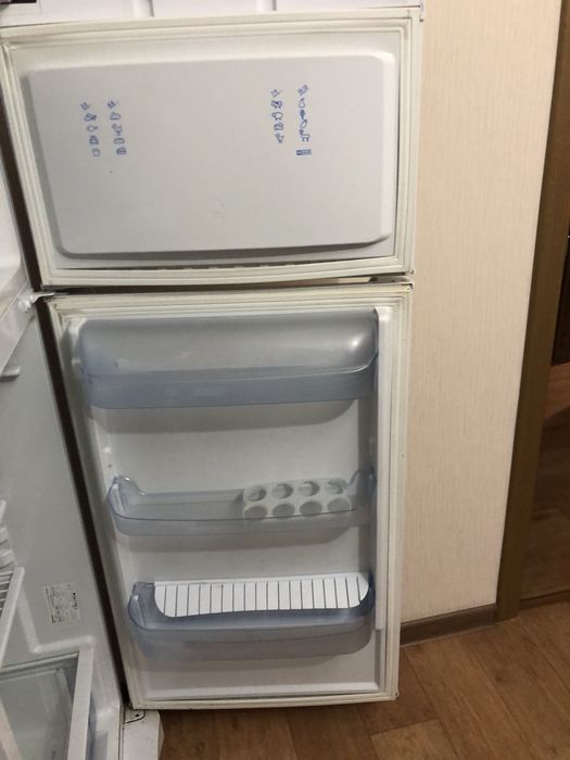 Продам холодильник Индезит