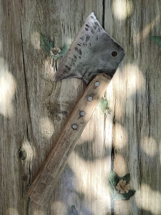 Стар ръчно кован сатър