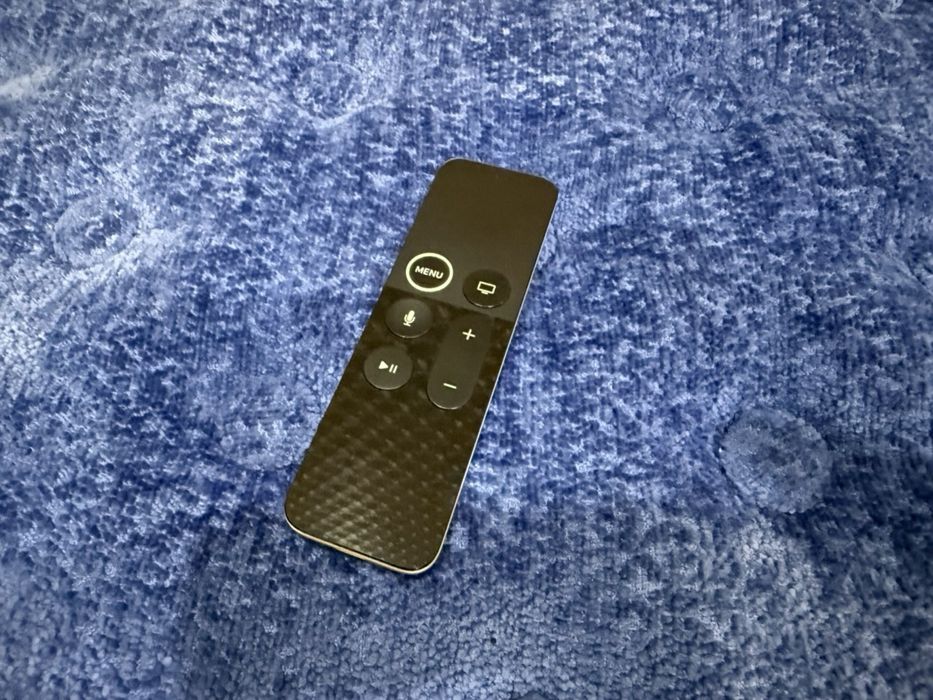 * пульт от приставки от Apple TV 4 поколения