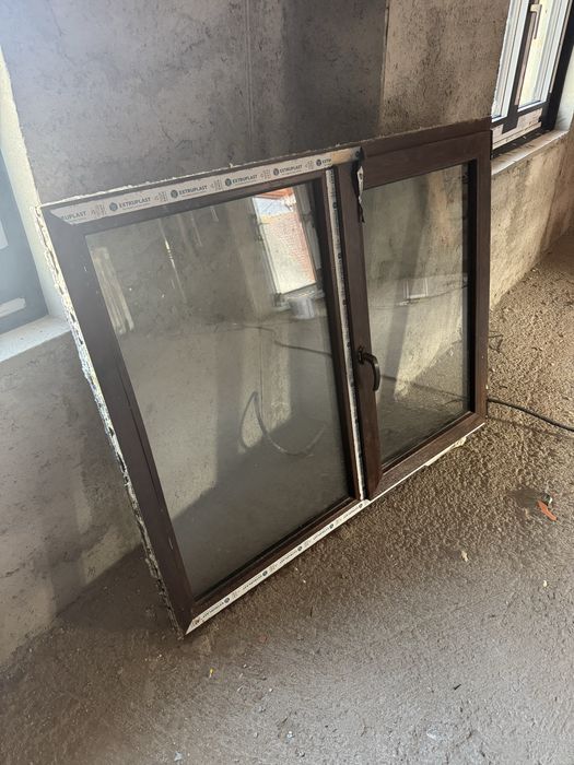 2 ferestre pvc stejar inchis 146x116cm