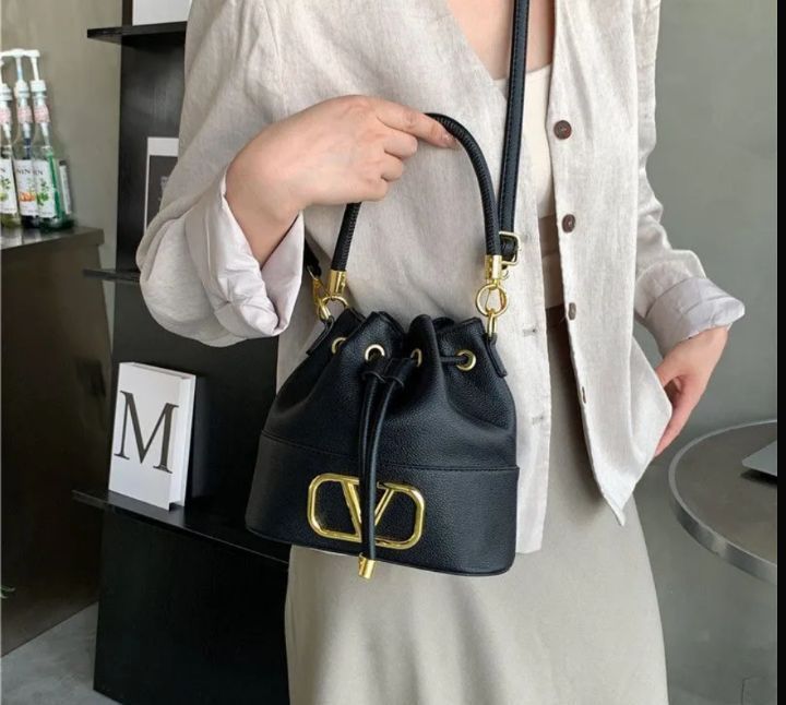 Сумка ведро Valentino