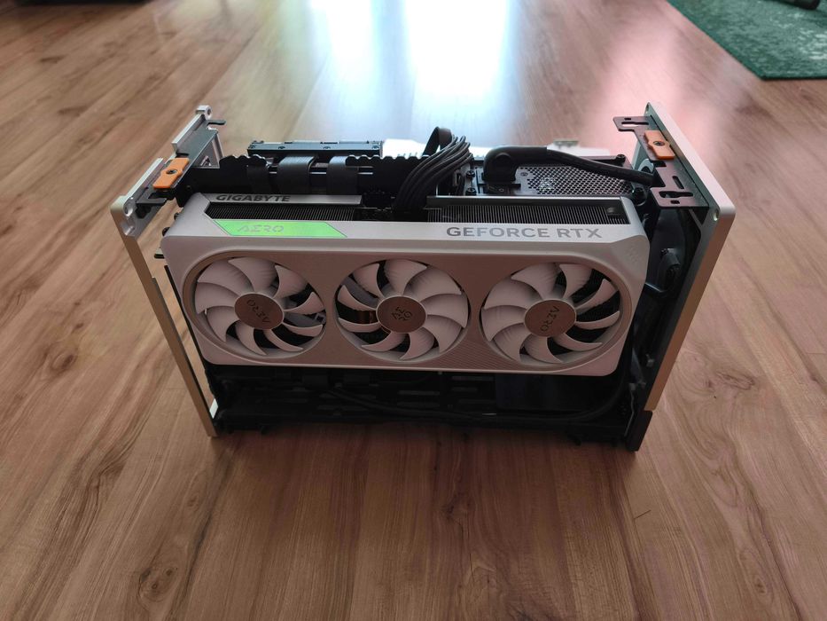 Mini-ITX PC ( RTX 4070 Ti, 32Gb Ram, 3.5 Gz proc, 750w power )