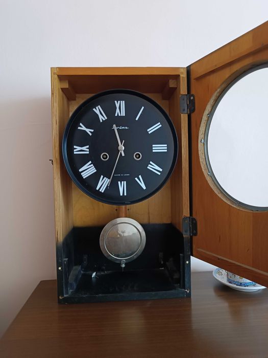 Стенен часовник Jantar