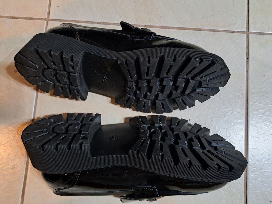 Продава дамски обувки номер 37 и номер 38.5