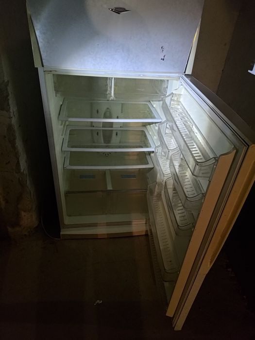 Холодильник большой