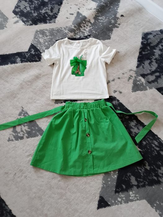 Продав костюм двойка для девочки