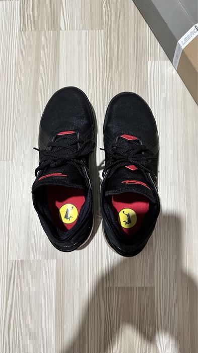 Vand adidasi Nike Lebron  XVIII LOW 45 negru cu rosu.