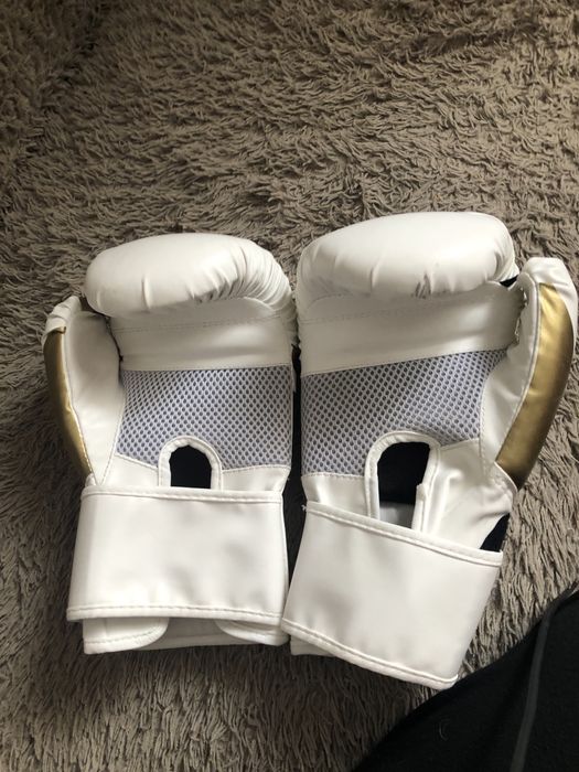 Боксерские перчатки