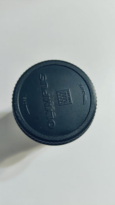 Obiectiv foto Zuiko 60 mm pentru aparate micro four thirds.