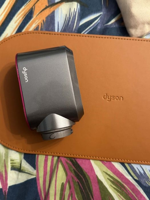 Куфар / кутия за Dyson Airwrap в кафяв цвят, включващ приставки