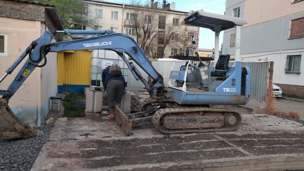 Услуги мини экскаватора Такеучи ТВ025