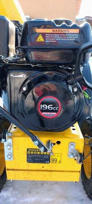 Vând freză zăpadă Stanley