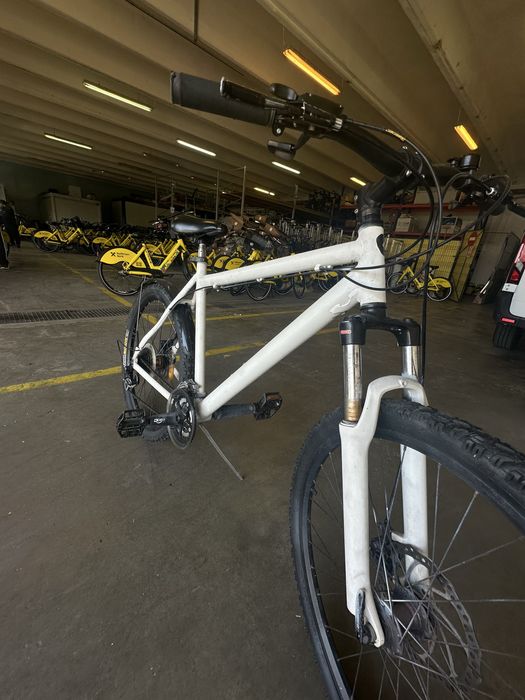 Bicicleta MTB alba rockrider