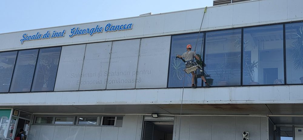 Spălat fațade cu Alpiniști utilitari