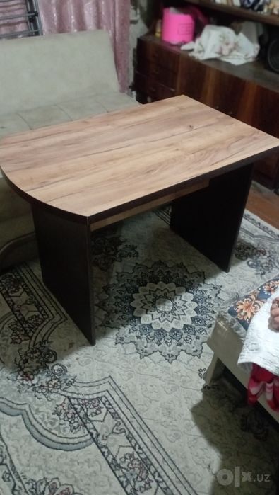 Продается стол и диван