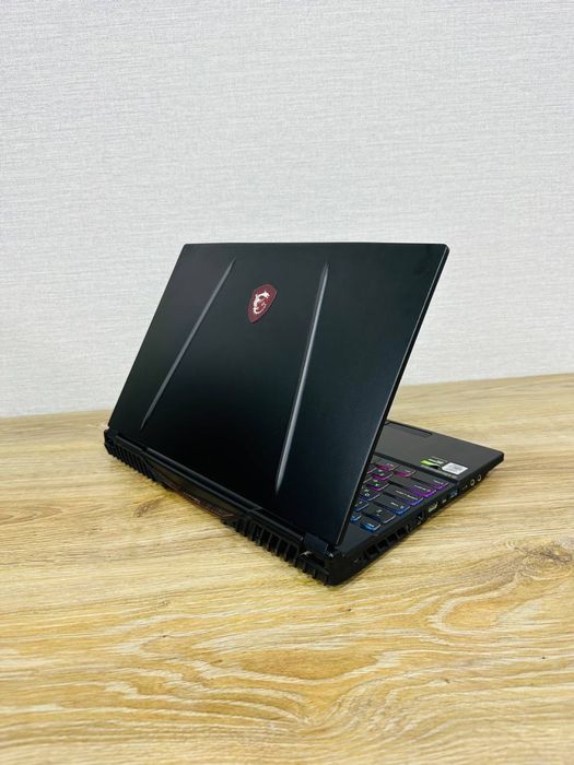 MSI leopard i7-10 RTX 1660 ti 16/512 gb