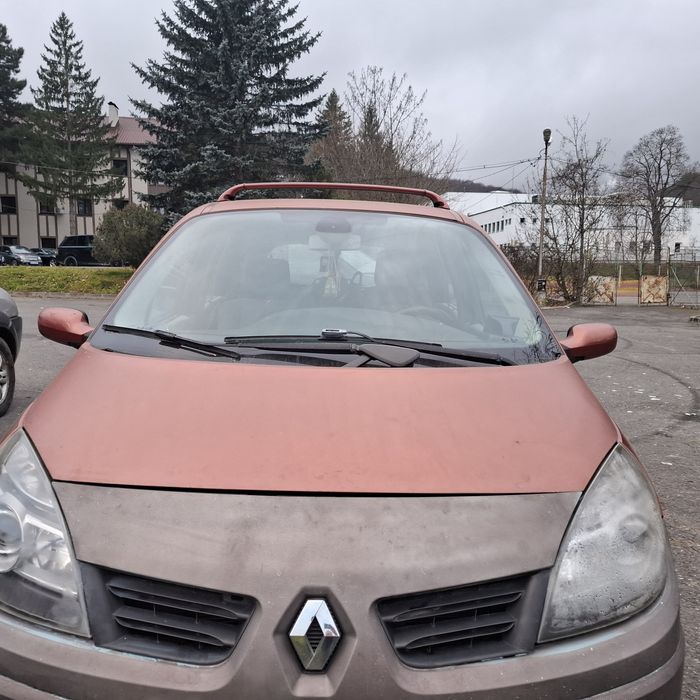 Dezmembrez renault grand scenic 1.9hdi fab 2008 euro 4