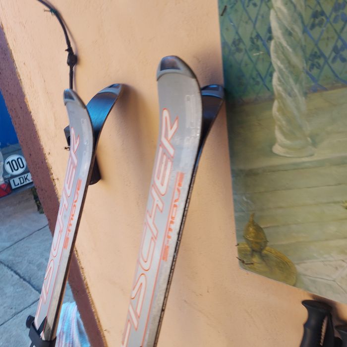 Vînd schiuri 2 perechi marca Fischer