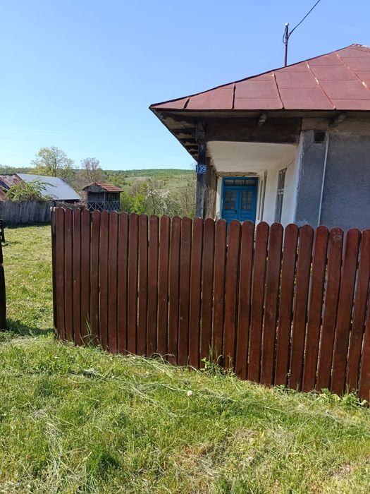 Vând casă cu teren1750mp com Gușoeni
