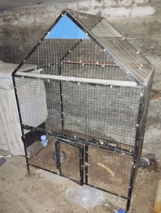 Temir qafas sotiladi qushlar uchun Olegonla narxini kelishamiz