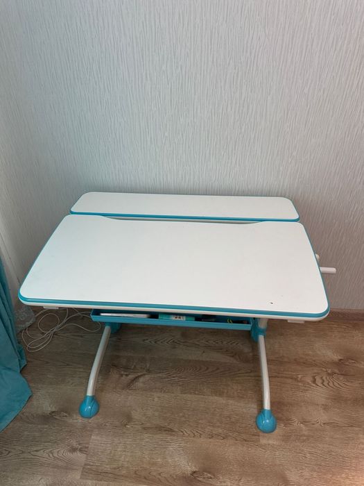 Парта для школьника