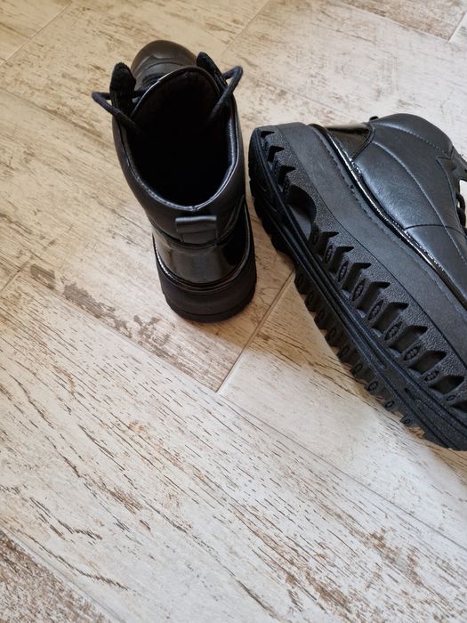 Vând ghete de iarnă din piele naturala pt.femei