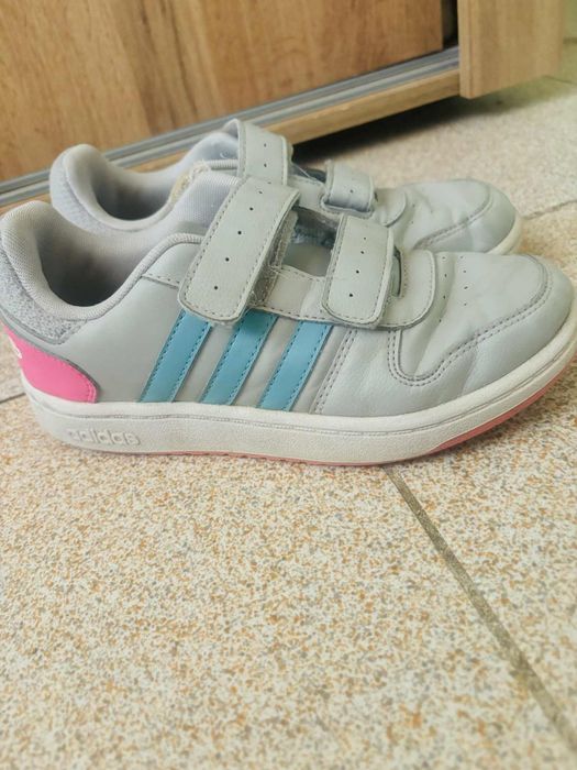 Adidas маратонки подходящи за сезона