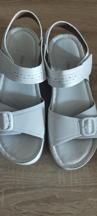 Дамски бели сандали 39 номер.15 лв