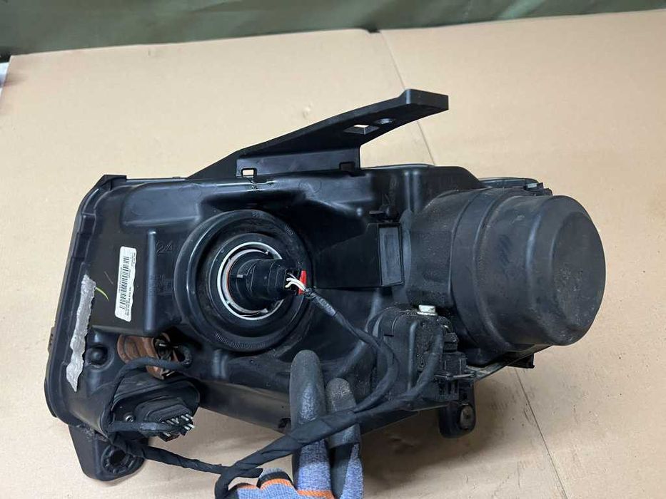 Far stanga dreapta cu lupa Jeep Compass 2012