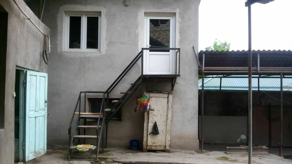 Продается участок  Мирзо Улугбекском районе 4 сотки 5комнат