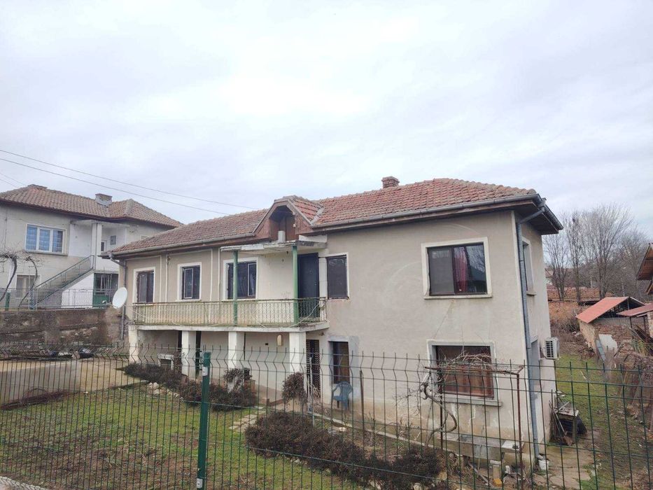 Къща в близост до Плевен, с. Гривица