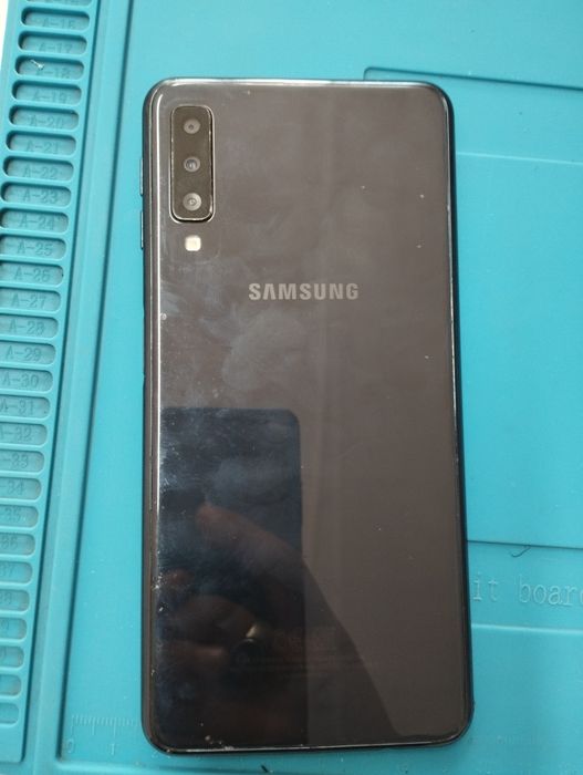 Продается телефон Samsung A7