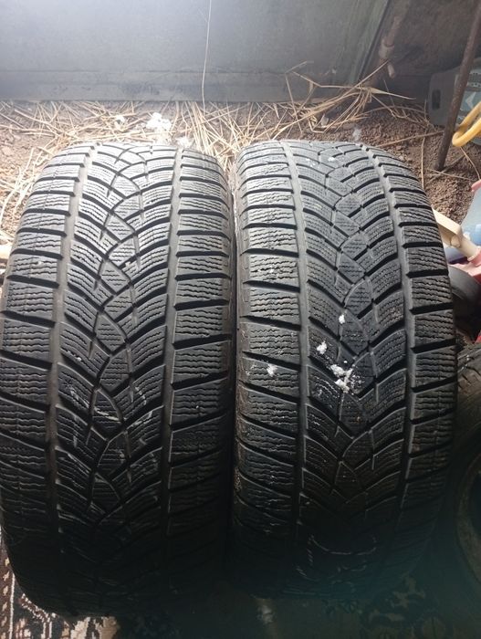 Продам две покрышки 235/55 r17.