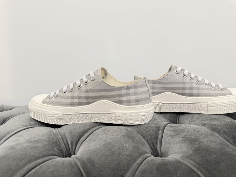Burberry jack low check trainer grey
