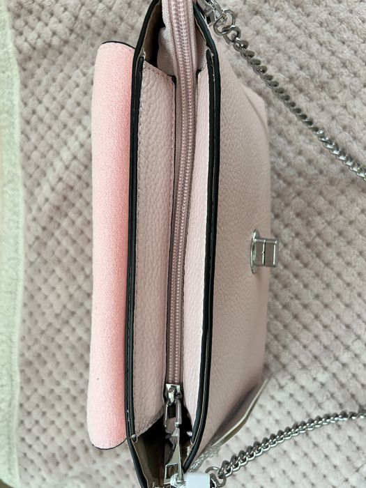 Чисто нова розова дамска чанта през рамо с етикет