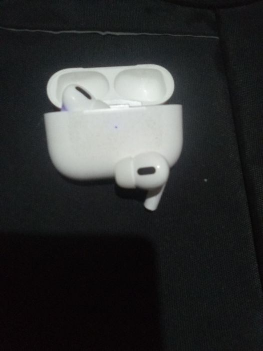 Vând Airpods Pro