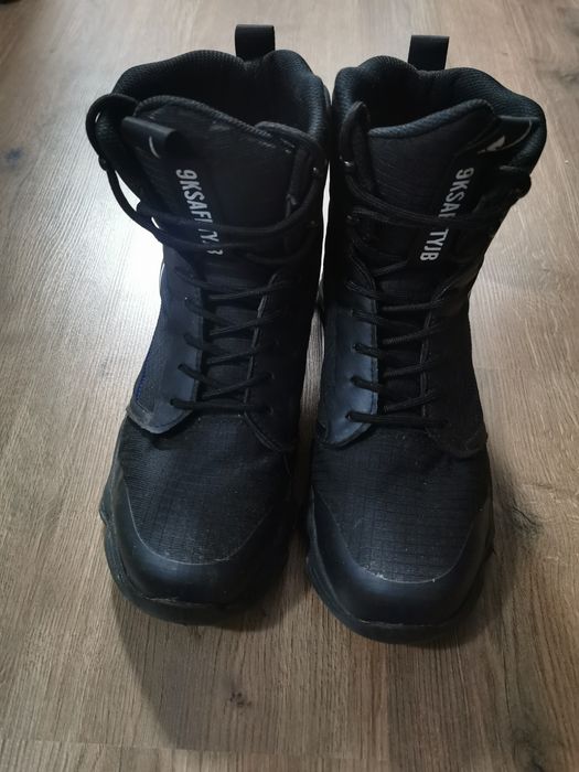 Обувки (подходящи за планински преходи)