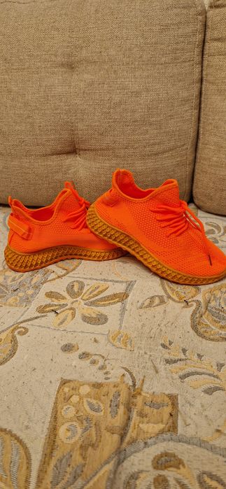 Продам новые кроссовки