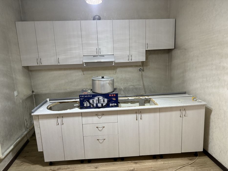 Продам кухонный горнитуру