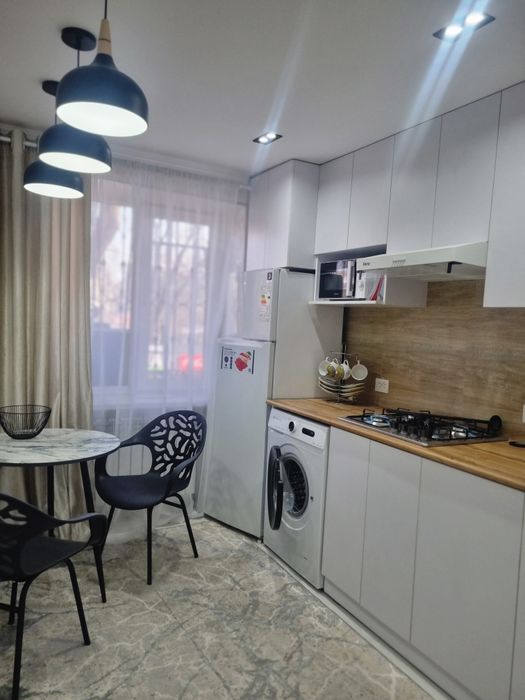 Своя 1-комнатная квартира Аккурган, Новомосковская,  кафе Вечер