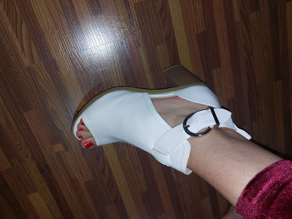 Sandale albe marime 38