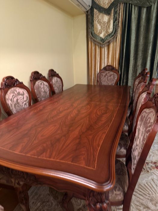 Срочно продам стол и стулья