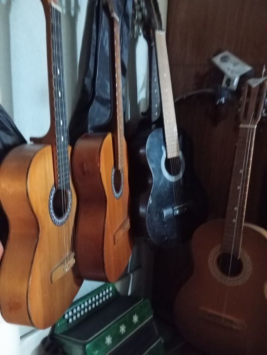 Продам гитары разные