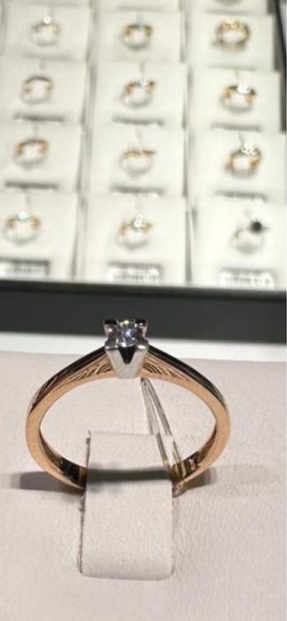 Продам кольцо с бриллиантом