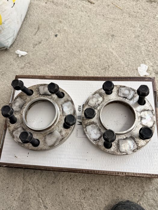 2бр Железни фланци с болтове + 2 бр алуминиеви фланци с болтове