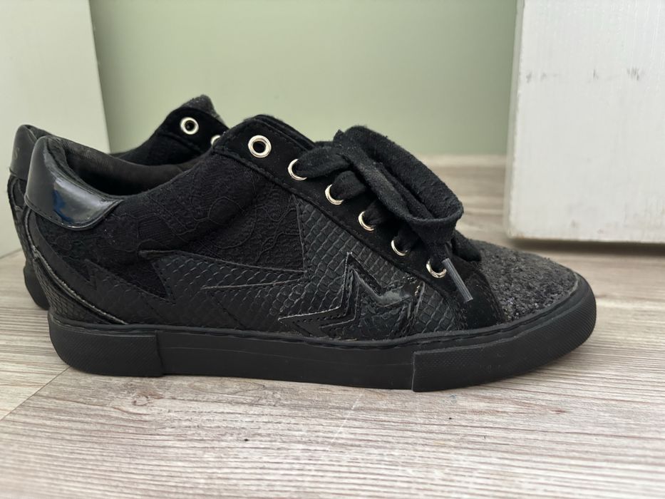 Продавам обувки Guess